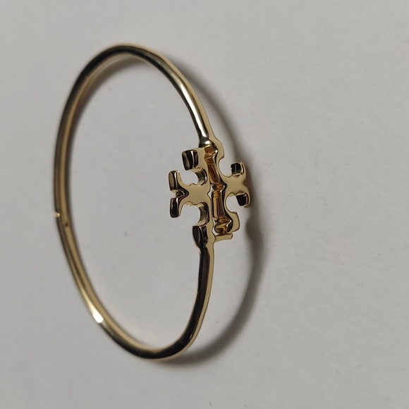Tory Burch Eleanor Hinged Cuff bracelet in gold-plated brass. - Picture 5 of 6